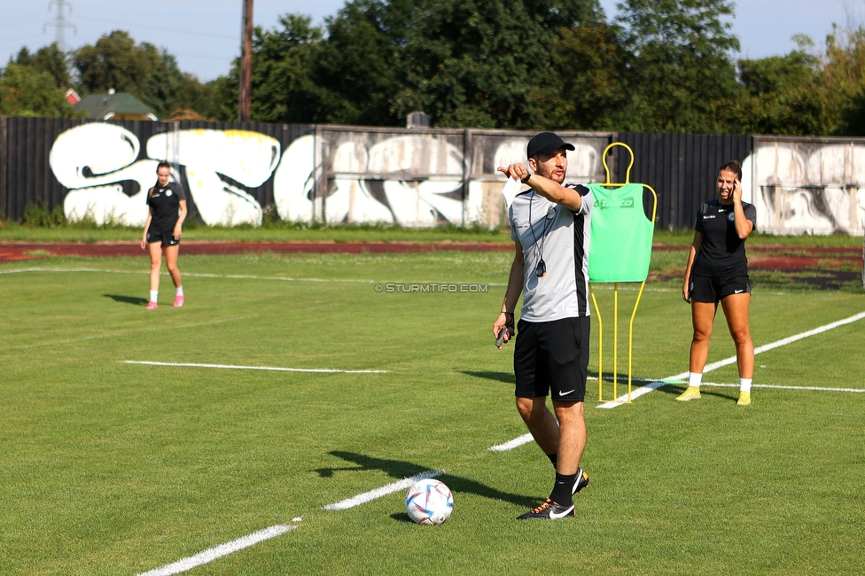 Trainingsauftakt Sturm Graz Damen
OEFB Frauen Bundesliga, Trainingsauftakt SK Sturm Graz Damen, Postplatz Puntigam, 17.07.2023. 

Foto zeigt Sargon Duran (Cheftrainer Sturm Damen)
