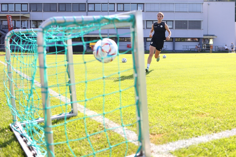 Trainingsauftakt Sturm Graz Damen
OEFB Frauen Bundesliga, Trainingsauftakt SK Sturm Graz Damen, Postplatz Puntigam, 17.07.2023. 

Foto zeigt Leonie Tragl (Sturm Damen)
