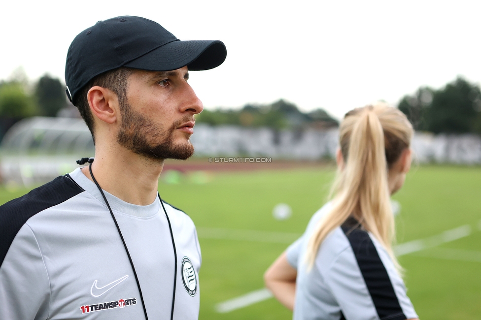 Trainingsauftakt Sturm Graz Damen
OEFB Frauen Bundesliga, Trainingsauftakt SK Sturm Graz Damen, Postplatz Puntigam, 17.07.2023. 

Foto zeigt Sargon Duran (Cheftrainer Sturm Damen)
