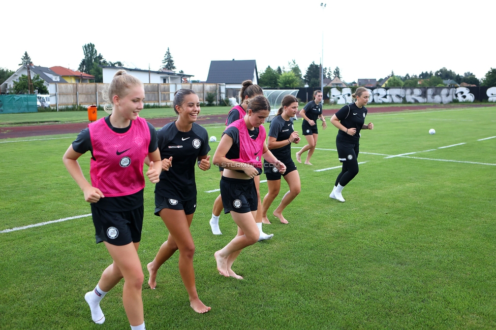 Trainingsauftakt Sturm Graz Damen
OEFB Frauen Bundesliga, Trainingsauftakt SK Sturm Graz Damen, Postplatz Puntigam, 17.07.2023. 

Foto zeigt die Mannschaft der Sturm Damen
