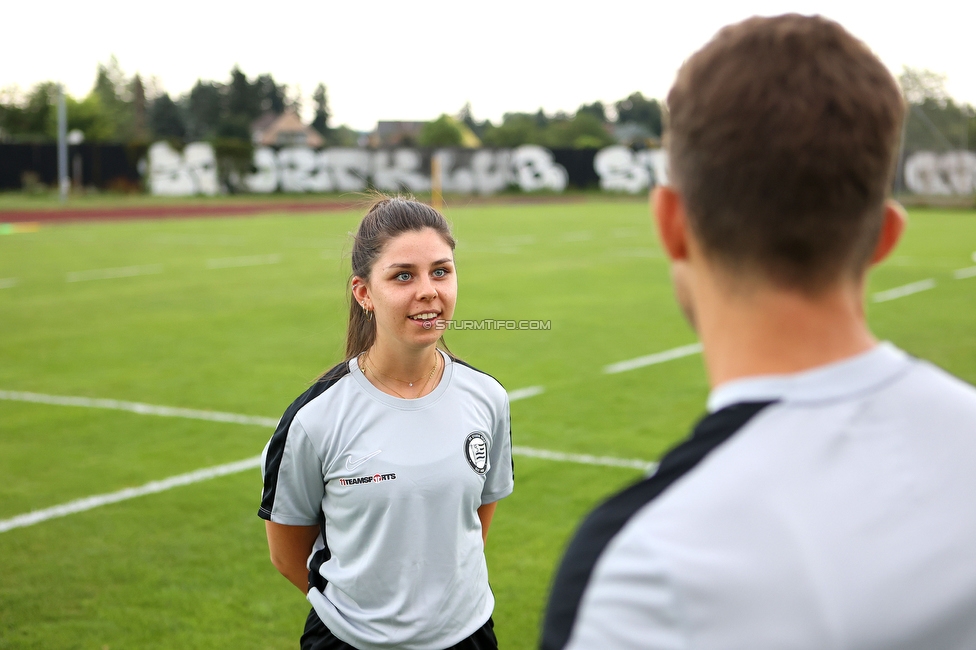 Trainingsauftakt Sturm Graz Damen
OEFB Frauen Bundesliga, Trainingsauftakt SK Sturm Graz Damen, Postplatz Puntigam, 17.07.2023. 

Foto zeigt Carina Tretnjak (Masseurin Sturm Damen)
