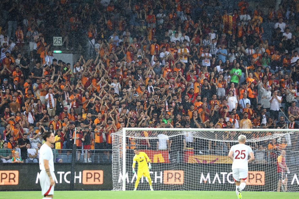 Sturm Graz - Galatasaray Istanbul
Testspiel, SK Sturm Graz - Galatasaray Istanbul, Stadion Liebenau, Graz 18.07.2023. 

Foto zeigt Fans von Galatasaray
