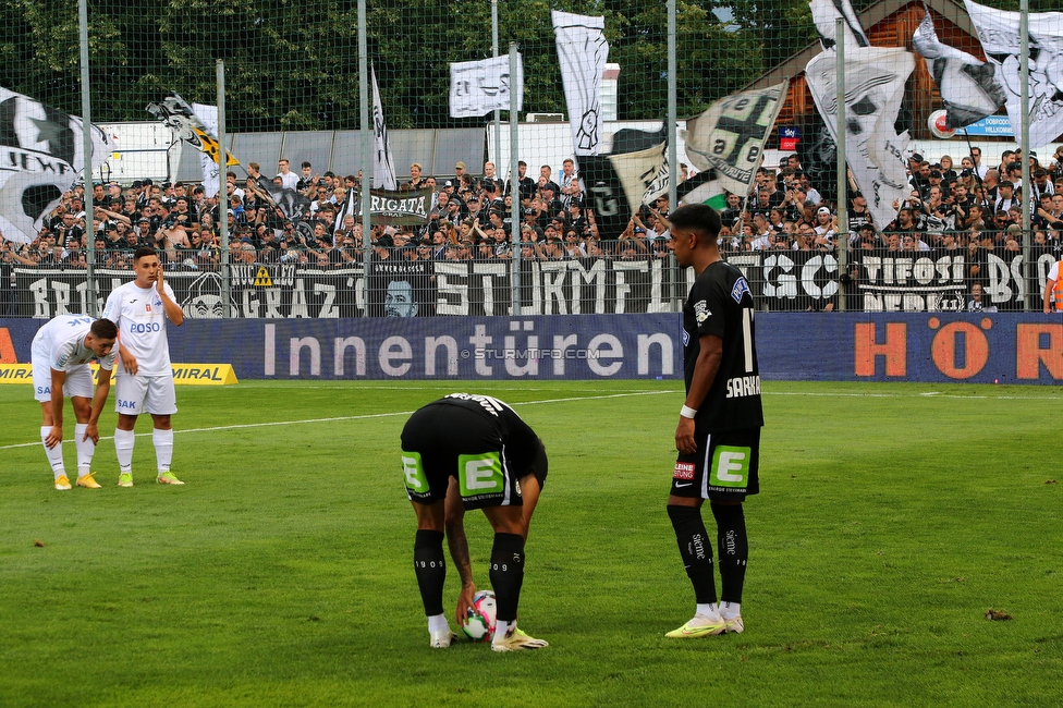 SAK - Sturm Graz
OEFB Cup, 1. Runde, SAK Klagenfurt - SK Sturm Graz, Sportpark Welzenegg, 22.07.2023. 

Foto zeigt Jusuf Gazibegovic (Sturm) und Manprit Sarkaria (Sturm)
