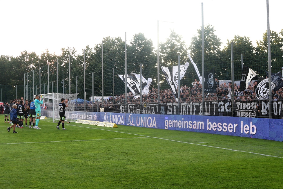 SAK - Sturm Graz
OEFB Cup, 1. Runde, SAK Klagenfurt - SK Sturm Graz, Sportpark Welzenegg, 22.07.2023. 

Foto zeigt die Mannschaft von Sturm und Fans von Sturm
