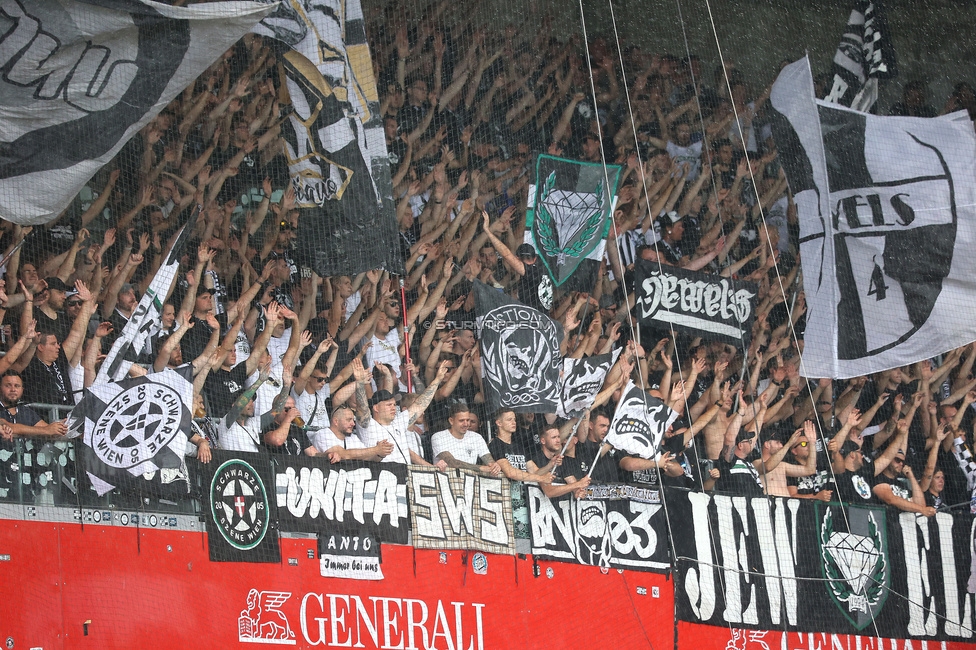 Austria Wien - Sturm Graz
Oesterreichische Fussball Bundesliga, 1. Runde, FK Austria Wien - SK Sturm Graz, Franz-Horr-Stadion Wien, 30.07.2023. 

Foto zeigt Fans von Sturm
