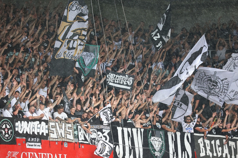 Austria Wien - Sturm Graz
Oesterreichische Fussball Bundesliga, 1. Runde, FK Austria Wien - SK Sturm Graz, Franz-Horr-Stadion Wien, 30.07.2023. 

Foto zeigt Fans von Sturm
