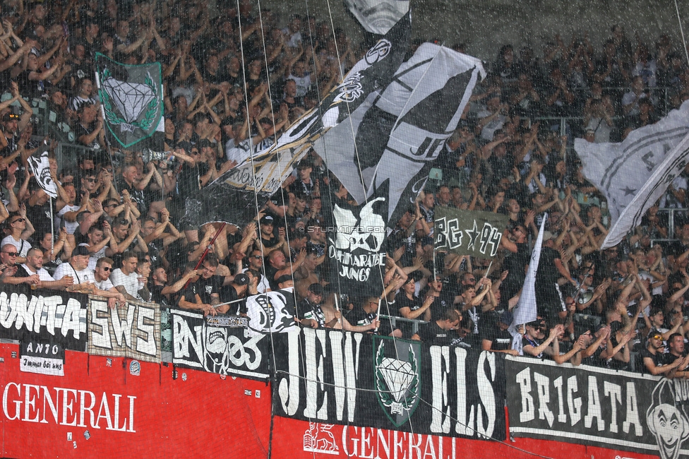 Austria Wien - Sturm Graz
Oesterreichische Fussball Bundesliga, 1. Runde, FK Austria Wien - SK Sturm Graz, Franz-Horr-Stadion Wien, 30.07.2023. 

Foto zeigt Fans von Sturm
