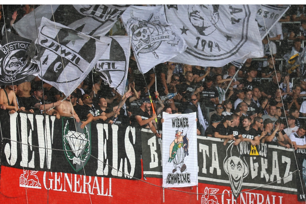 Austria Wien - Sturm Graz
Oesterreichische Fussball Bundesliga, 1. Runde, FK Austria Wien - SK Sturm Graz, Franz-Horr-Stadion Wien, 30.07.2023. 

Foto zeigt Fans von Sturm
