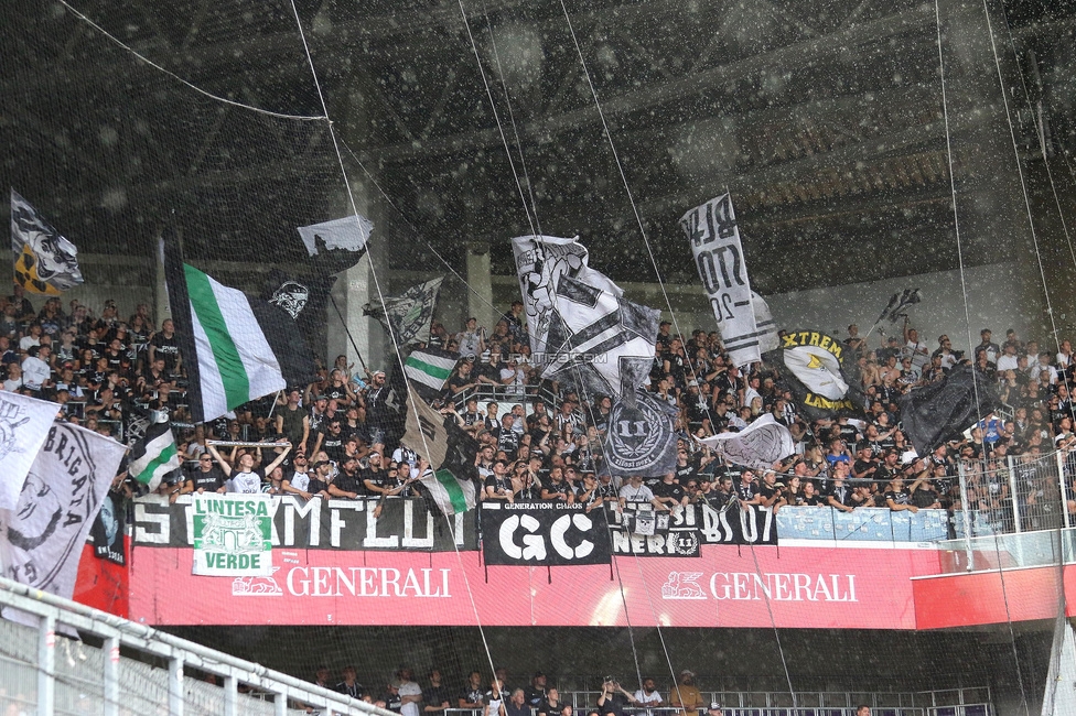 Austria Wien - Sturm Graz
Oesterreichische Fussball Bundesliga, 1. Runde, FK Austria Wien - SK Sturm Graz, Franz-Horr-Stadion Wien, 30.07.2023. 

Foto zeigt Fans von Sturm
