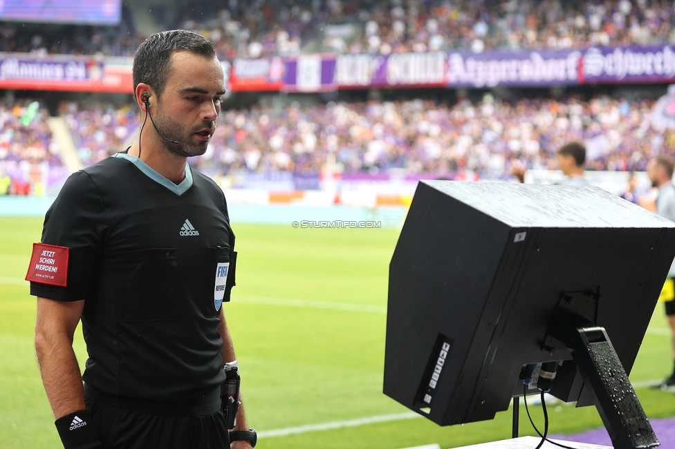 Austria Wien - Sturm Graz
Oesterreichische Fussball Bundesliga, 1. Runde, FK Austria Wien - SK Sturm Graz, Franz-Horr-Stadion Wien, 30.07.2023. 

Foto zeigt den Schiedsrichter
