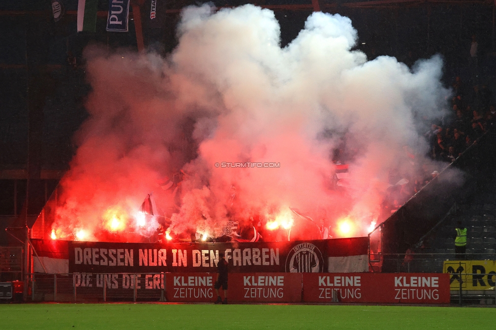 Sturm Graz - LASK
Oesterreichische Fussball Bundesliga, 2. Runde, SK Sturm Graz - LASK, Stadion Liebenau Graz, 05.08.2023. 

Foto zeigt Fans von LASK mit Pyrotechnik
