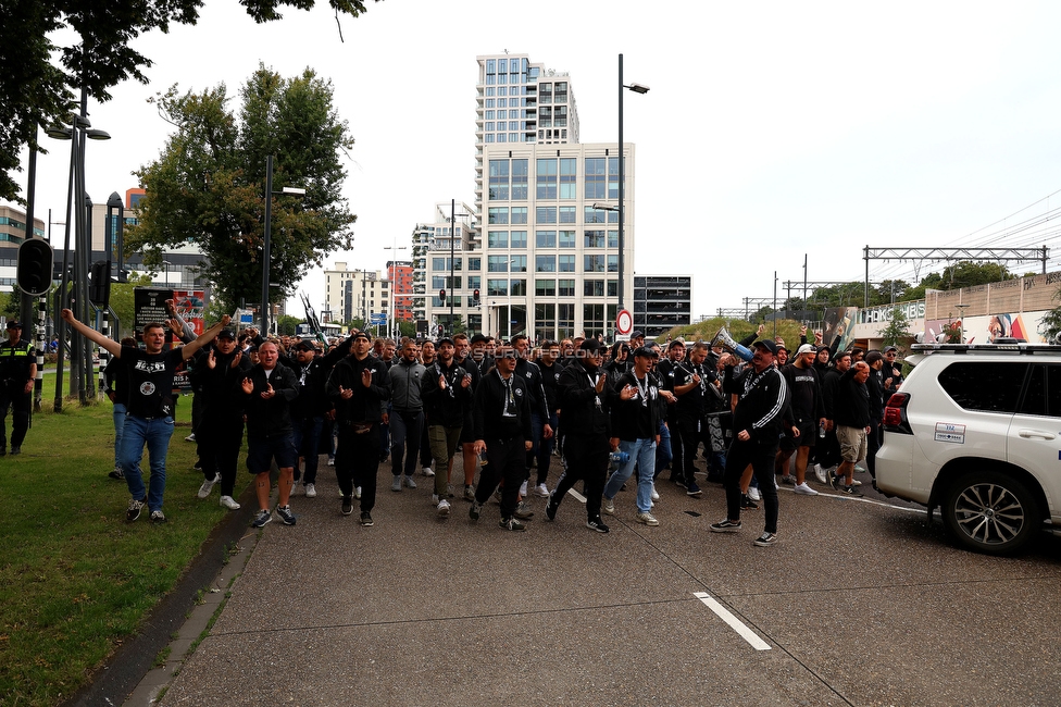 PSV Eindhoven - Sturm Graz
UEFA Champions League Qualifikation 3. Runde, PSV Eindhoven - SK Sturm Graz, Philips Stadion Eindhoven, 08.08.2023. 

Foto zeigt Fans von Sturm beim Corteo
