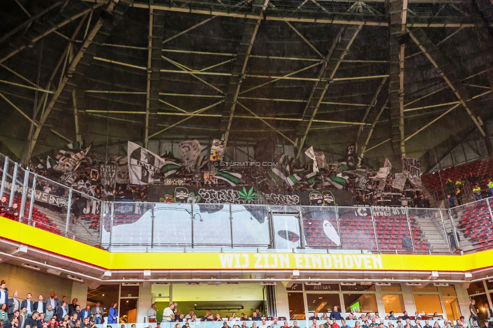 PSV Eindhoven - Sturm Graz
UEFA Champions League Qualifikation 3. Runde, PSV Eindhoven - SK Sturm Graz, Philips Stadion Eindhoven, 08.08.2023. 

Foto zeigt Fans von Sturm mit einer Choreografie
