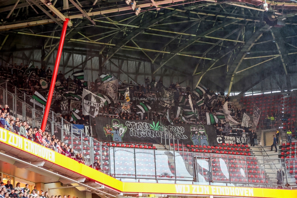 PSV Eindhoven - Sturm Graz
UEFA Champions League Qualifikation 3. Runde, PSV Eindhoven - SK Sturm Graz, Philips Stadion Eindhoven, 08.08.2023. 

Foto zeigt Fans von Sturm mit einer Choreografie
