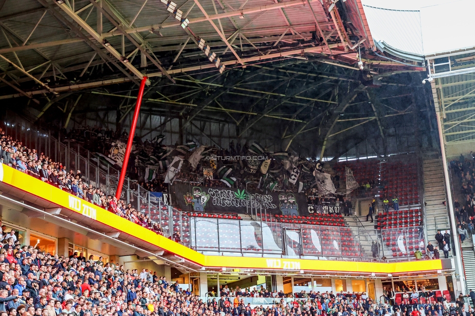 PSV Eindhoven - Sturm Graz
UEFA Champions League Qualifikation 3. Runde, PSV Eindhoven - SK Sturm Graz, Philips Stadion Eindhoven, 08.08.2023. 

Foto zeigt Fans von Sturm mit einer Choreografie
