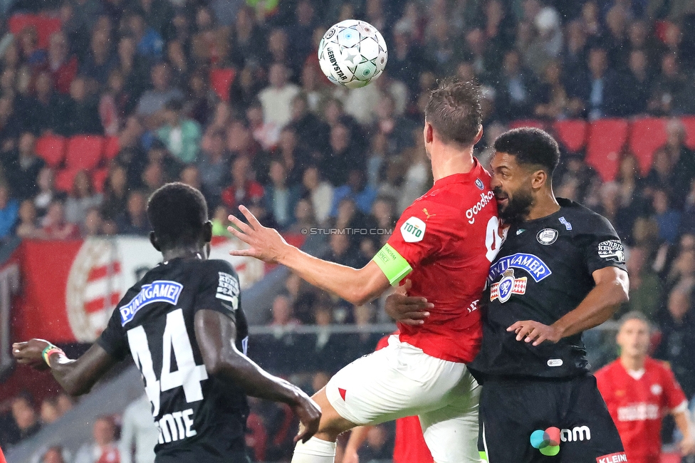 PSV Eindhoven - Sturm Graz
UEFA Champions League Qualifikation 3. Runde, PSV Eindhoven - SK Sturm Graz, Philips Stadion Eindhoven, 08.08.2023. 

Foto zeigt Amadou Dante (Sturm) und Gregory Wuethrich (Sturm)
