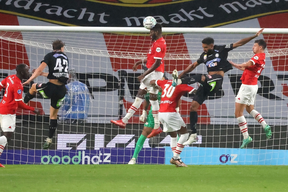PSV Eindhoven - Sturm Graz
UEFA Champions League Qualifikation 3. Runde, PSV Eindhoven - SK Sturm Graz, Philips Stadion Eindhoven, 08.08.2023. 

Foto zeigt David Affengruber (Sturm) und Gregory Wuethrich (Sturm)
