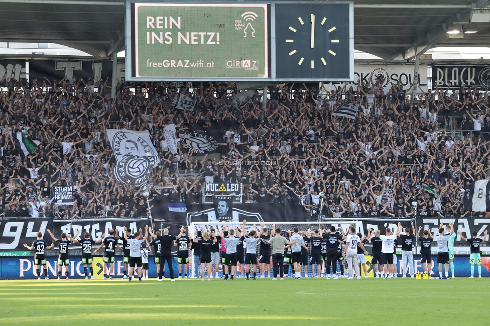 Sturm Graz - Austria Klagenfurt
Oesterreichische Fussball Bundesliga, 3. Runde, SK Sturm Graz - SK Austria Klagenfurt, Stadion Liebenau Graz, 12.08.2023. 

Foto zeigt Fans von Sturm und die Mannschaft von Sturm
