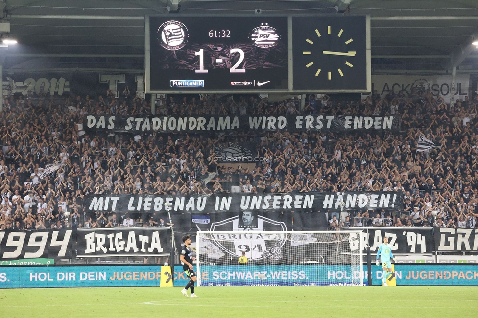 Sturm Graz - PSV Eindhoven
UEFA Champions League Qualifikation 3. Runde, SK Sturm Graz - PSV Eindhoven, Stadion Liebenau Graz, 15.08.2023. 

Foto zeigt Fans von Sturm mit einem Spruchband
Schlüsselwörter: sturmstadion