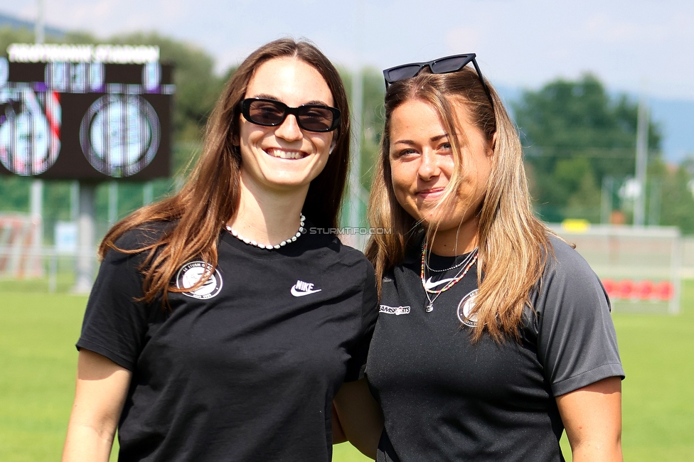 SVK Wildcats - Sturm Graz Damen
SPORTLAND Niederoesterreich Frauen Cup, SVK Wildcats - SK Sturm Graz, TRIOTRONIK Stadion Krottendorf, 19.08.2023. 

Foto zeigt Linda Mittermair (Sturm Damen) und Mariella El Sherif (Sturm Damen)
