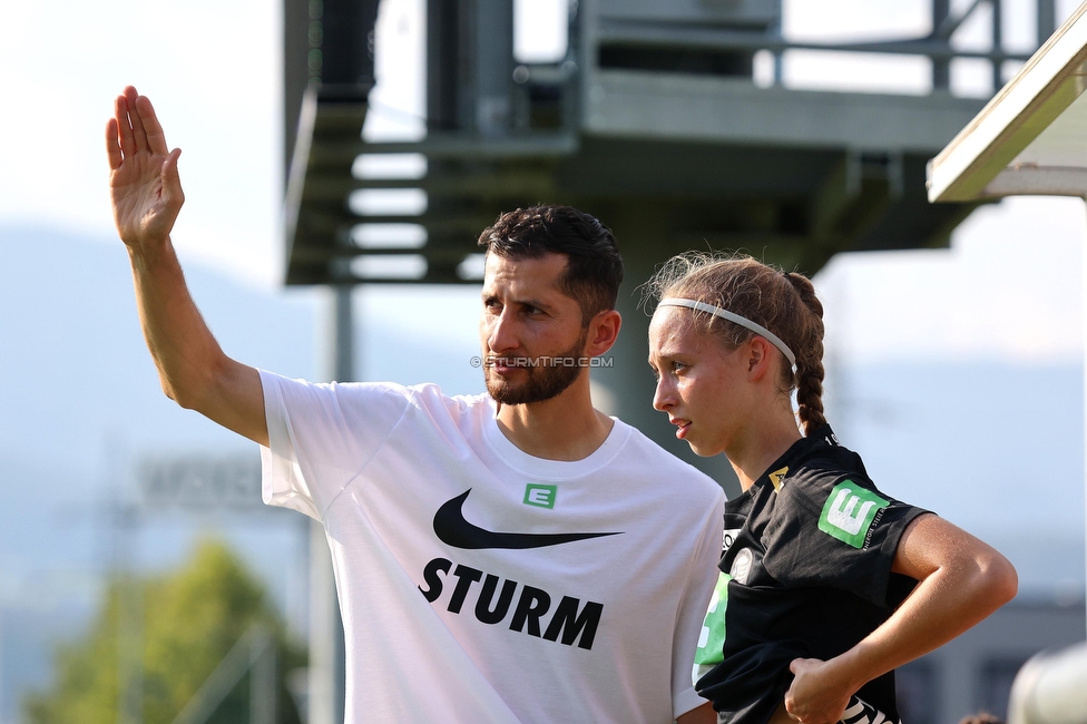 SVK Wildcats - Sturm Graz Damen
SPORTLAND Niederoesterreich Frauen Cup, SVK Wildcats - SK Sturm Graz, TRIOTRONIK Stadion Krottendorf, 19.08.2023. 

Foto zeigt Sargon Duran (Cheftrainer Sturm Damen) und Christina Gierzinger (Sturm Damen)
