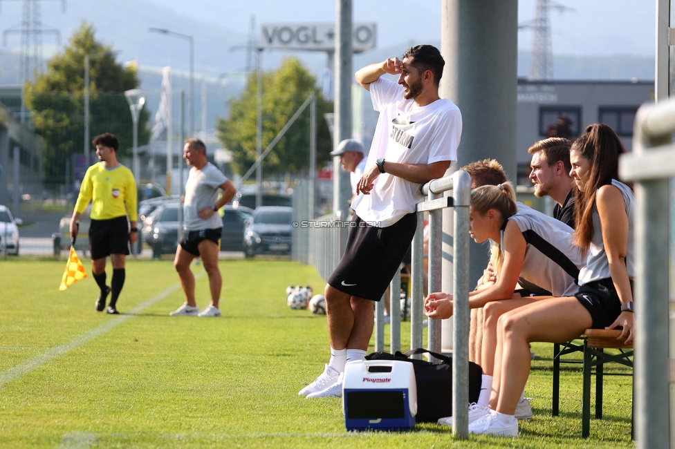 SVK Wildcats - Sturm Graz Damen
SPORTLAND Niederoesterreich Frauen Cup, SVK Wildcats - SK Sturm Graz, TRIOTRONIK Stadion Krottendorf, 19.08.2023. 

Foto zeigt Sargon Duran (Cheftrainer Sturm Damen)
