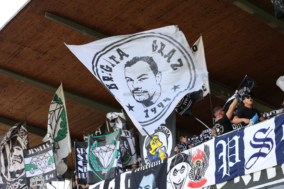 Austria Lustenau - Sturm Graz
Oesterreichische Fussball Bundesliga, 3. Runde, SC Austria Lustenau - SK Sturm Graz, Reichshofstadion Lustenau, 19.08.2023. 

Foto zeigt Fans von Sturm
Schlüsselwörter: brigata