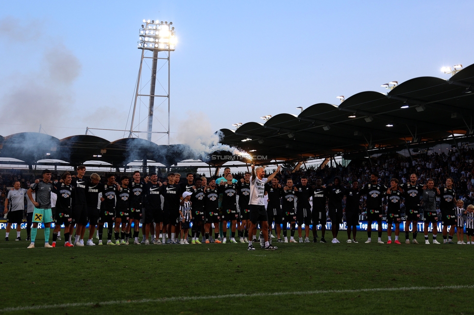 Sturm Graz - BW Linz
Oesterreichische Fussball Bundesliga, 4. Runde, SK Sturm Graz - FC Blau Weiss Linz, Stadion Liebenau Graz, 26.08.2023. 

Foto zeigt Jakob Jantscher (Sturm) und Fans von Sturm
