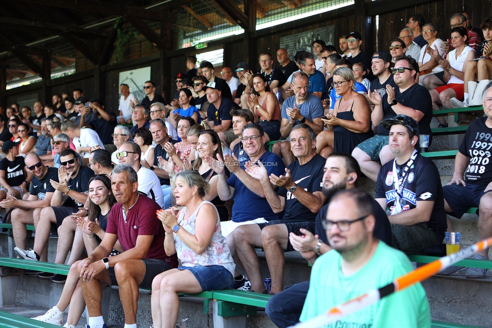 Sturm Damen - SPG FC Lustenau FC Dornbirn Ladies
OEFB Frauen Bundesliga, 1. Runde, SK Sturm Graz Damen - SPG FC Lustenau FC Dornbirn Ladies, Gruabn Graz, 26.08.2023. 

Foto zeigt Fans von Sturm
