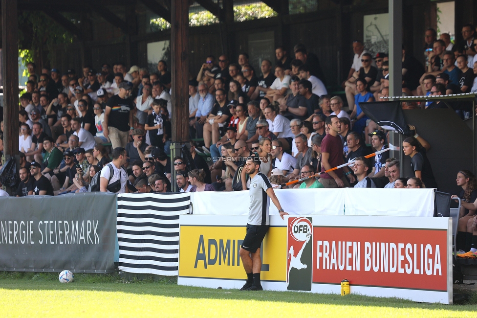 Sturm Damen - SPG FC Lustenau FC Dornbirn Ladies
OEFB Frauen Bundesliga, 1. Runde, SK Sturm Graz Damen - SPG FC Lustenau FC Dornbirn Ladies, Gruabn Graz, 26.08.2023. 

Foto zeigt Sargon Duran (Cheftrainer Sturm Damen)
