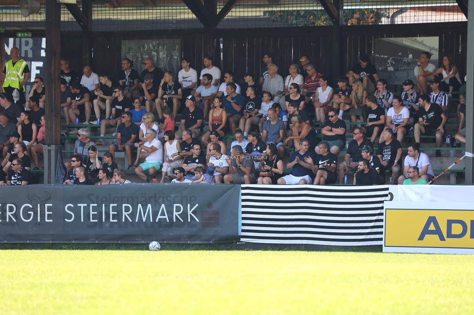 Sturm Damen - SPG FC Lustenau FC Dornbirn Ladies
OEFB Frauen Bundesliga, 1. Runde, SK Sturm Graz Damen - SPG FC Lustenau FC Dornbirn Ladies, Gruabn Graz, 26.08.2023. 

Foto zeigt Fans von Sturm
