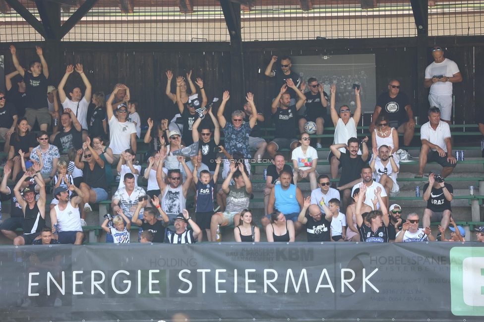 Sturm Damen - SPG FC Lustenau FC Dornbirn Ladies
OEFB Frauen Bundesliga, 1. Runde, SK Sturm Graz Damen - SPG FC Lustenau FC Dornbirn Ladies, Gruabn Graz, 26.08.2023. 

Foto zeigt Fans von Sturm
