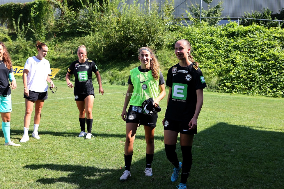 Sturm Damen - SPG FC Lustenau FC Dornbirn Ladies
OEFB Frauen Bundesliga, 1. Runde, SK Sturm Graz Damen - SPG FC Lustenau FC Dornbirn Ladies, Gruabn Graz, 26.08.2023. 

Foto zeigt Elena Goessler (Sturm Damen) und Lena Breznik (Sturm Damen)
