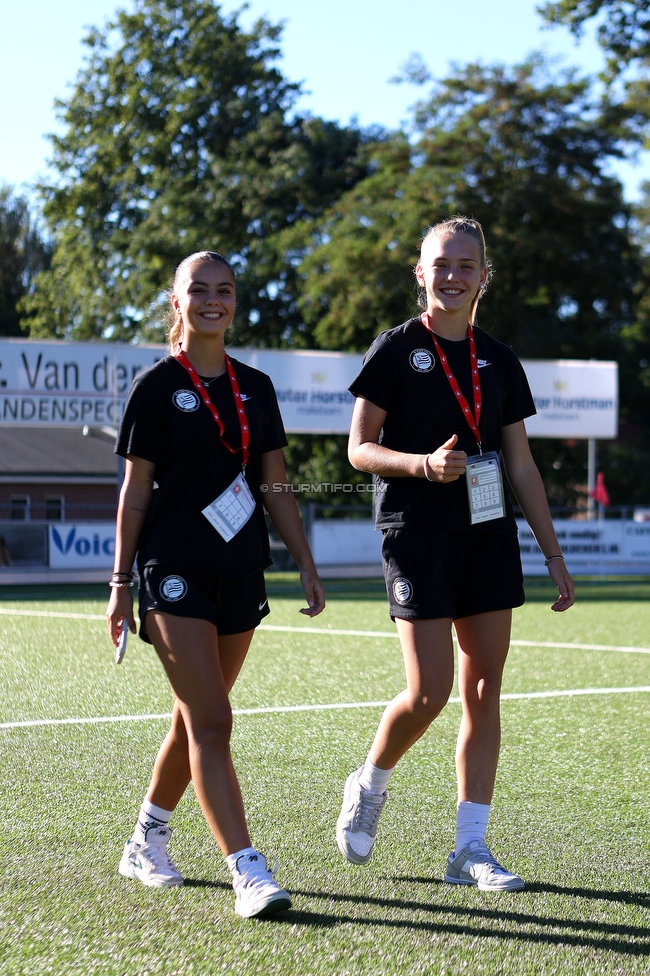 Twente Vrouwen - Sturm Damen
UEFA Champions League Qualifikation, 1. Runde, FC Twente Enschede Vrouwen - SK Sturm Graz Damen, Stadion Schreuserve Enschede, 06.09.2023. 

Foto zeigt Jasmin Reichmann (Sturm Damen) und Lena Breznik (Sturm Damen)
