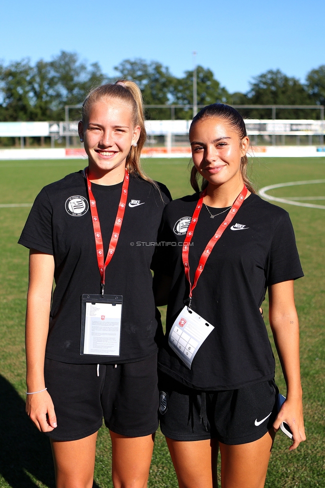 Twente Vrouwen - Sturm Damen
UEFA Champions League Qualifikation, 1. Runde, FC Twente Enschede Vrouwen - SK Sturm Graz Damen, Stadion Schreuserve Enschede, 06.09.2023. 

Foto zeigt Lena Breznik (Sturm Damen) und Jasmin Reichmann (Sturm Damen)
