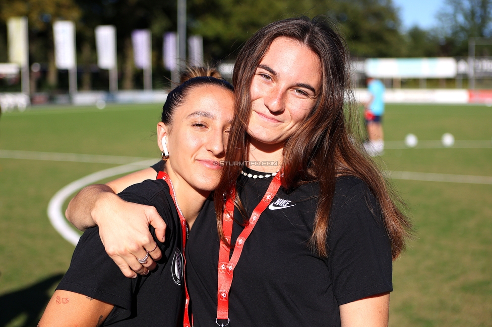 Twente Vrouwen - Sturm Damen
UEFA Champions League Qualifikation, 1. Runde, FC Twente Enschede Vrouwen - SK Sturm Graz Damen, Stadion Schreuserve Enschede, 06.09.2023. 

Foto zeigt Andrea Glibo (Sturm Damen) und Linda Mittermair (Sturm Damen)
