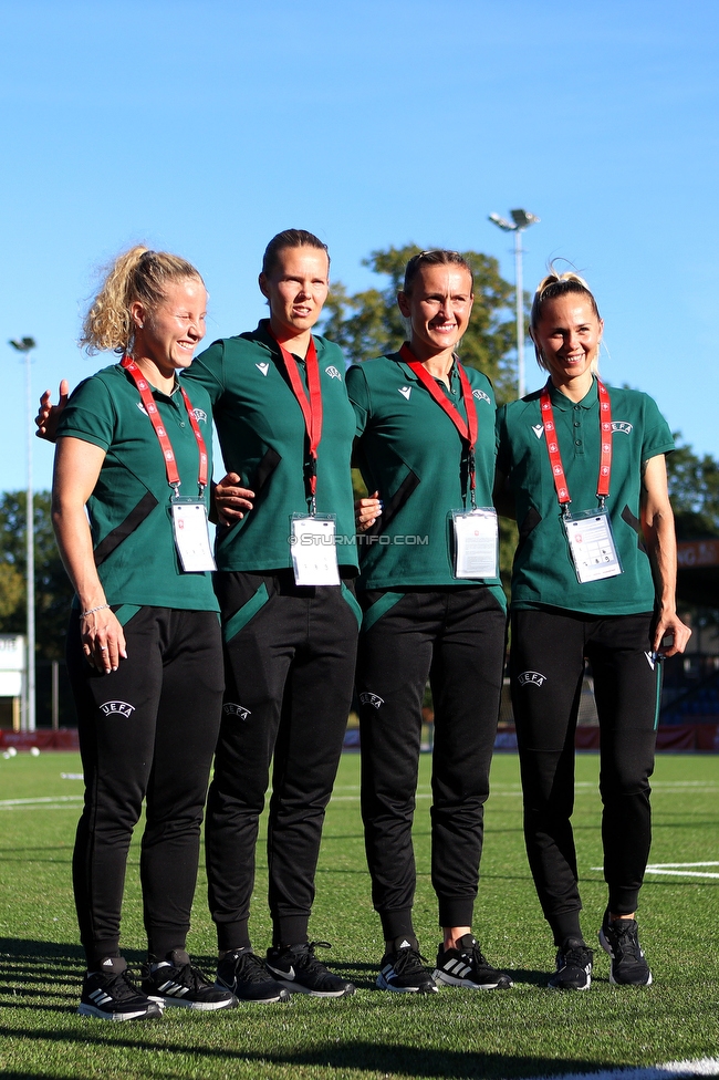 Twente Vrouwen - Sturm Damen
UEFA Champions League Qualifikation, 1. Runde, FC Twente Enschede Vrouwen - SK Sturm Graz Damen, Stadion Schreuserve Enschede, 06.09.2023. 

Foto zeigt das Schiedsrichterteam
