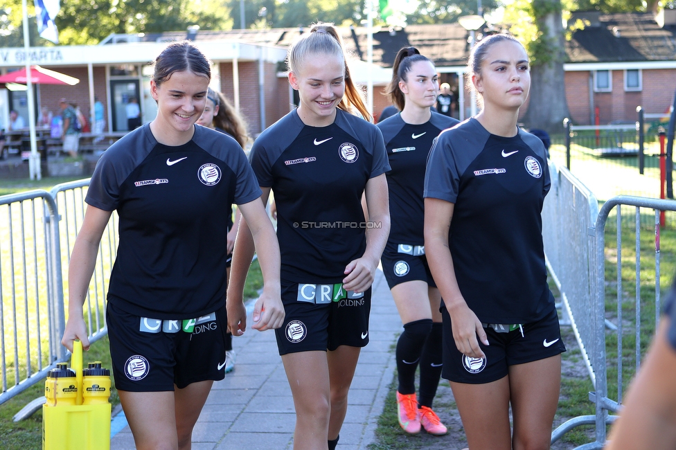 Twente Vrouwen - Sturm Damen
UEFA Champions League Qualifikation, 1. Runde, FC Twente Enschede Vrouwen - SK Sturm Graz Damen, Stadion Schreuserve Enschede, 06.09.2023. 

Foto zeigt Leonie Christin Tragl (Sturm Damen), Lena Breznik (Sturm Damen) und Jasmin Reichmann (Sturm Damen)
