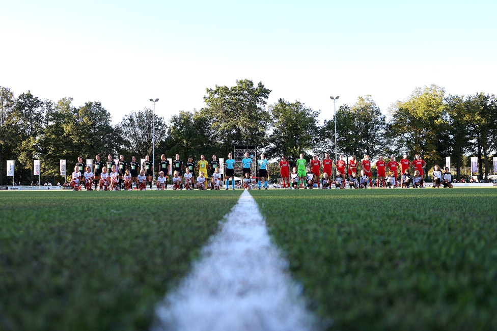 Twente Vrouwen - Sturm Damen
UEFA Champions League Qualifikation, 1. Runde, FC Twente Enschede Vrouwen - SK Sturm Graz Damen, Stadion Schreuserve Enschede, 06.09.2023. 

Foto zeigt die Mannschaft der Sturm Damen
