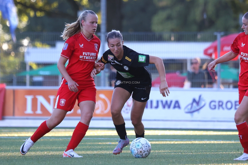 Twente Vrouwen - Sturm Damen
UEFA Champions League Qualifikation, 1. Runde, FC Twente Enschede Vrouwen - SK Sturm Graz Damen, Stadion Schreuserve Enschede, 06.09.2023. 

Foto zeigt Modesta Uka (Sturm Damen)
