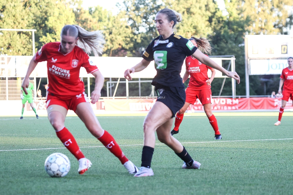 Twente Vrouwen - Sturm Damen
UEFA Champions League Qualifikation, 1. Runde, FC Twente Enschede Vrouwen - SK Sturm Graz Damen, Stadion Schreuserve Enschede, 06.09.2023. 

Foto zeigt Modesta Uka (Sturm Damen)
