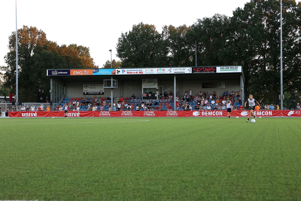 Twente Vrouwen - Sturm Damen
UEFA Champions League Qualifikation, 1. Runde, FC Twente Enschede Vrouwen - SK Sturm Graz Damen, Stadion Schreuserve Enschede, 06.09.2023. 

Foto zeigt die Tribuene
