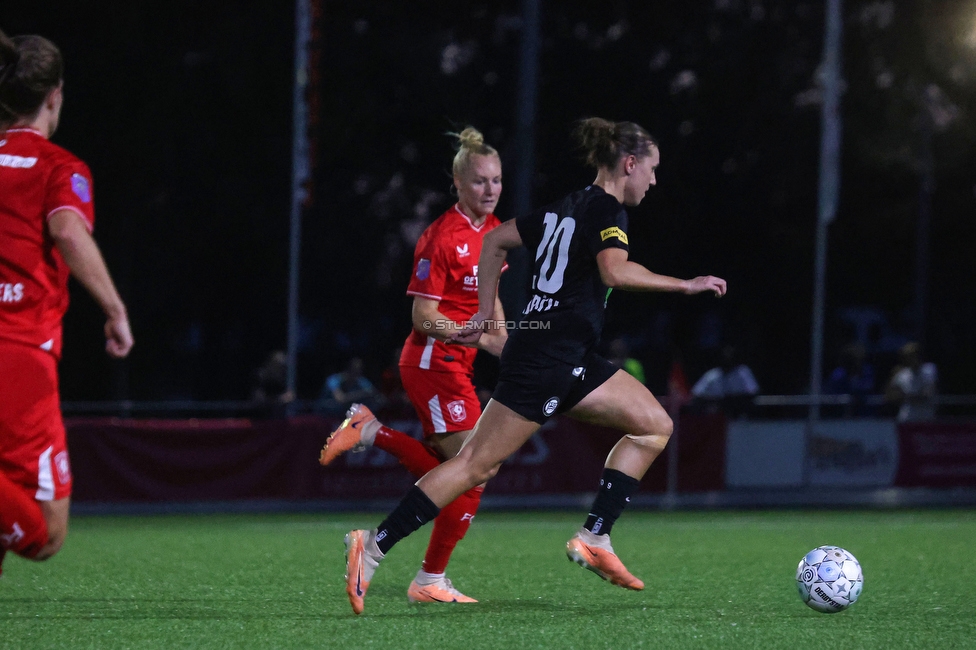 Twente Vrouwen - Sturm Damen
UEFA Champions League Qualifikation, 1. Runde, FC Twente Enschede Vrouwen - SK Sturm Graz Damen, Stadion Schreuserve Enschede, 06.09.2023. 

Foto zeigt Laura Krumboeck (Sturm Damen)
