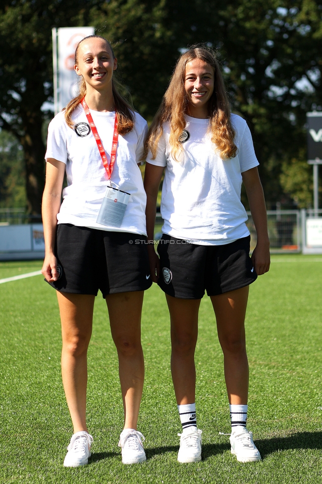 Sturm Damen - UMF Stjarnan
UEFA Champions League Qualifikation, 1. Runde, SK Sturm Graz Damen - UMF Stjarnan, Stadion Schreuserve Enschede, 09.09.2023. 

Foto zeigt Christina Gierzinger (Sturm Damen) und Elena Goessler (Sturm Damen)
