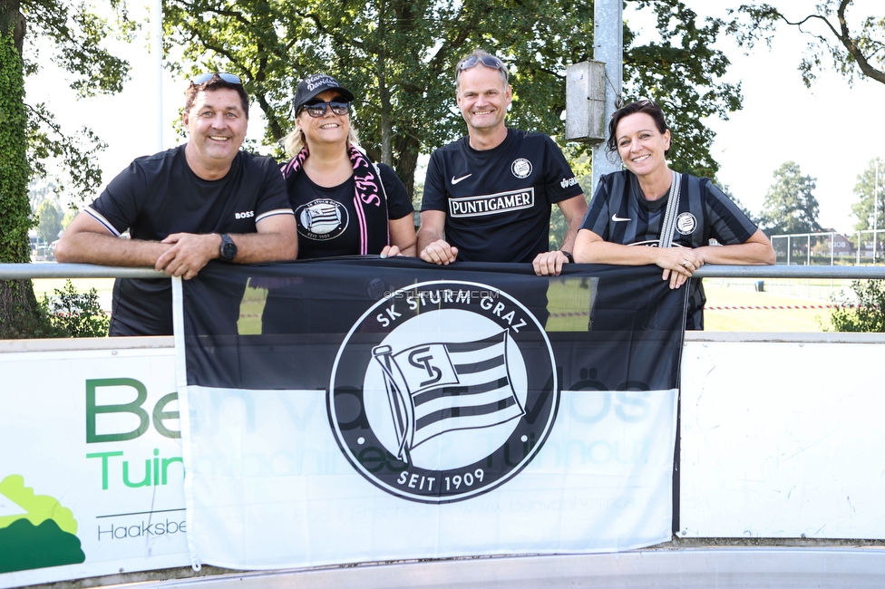 Sturm Damen - UMF Stjarnan
UEFA Champions League Qualifikation, 1. Runde, SK Sturm Graz Damen - UMF Stjarnan, Stadion Schreuserve Enschede, 09.09.2023. 

Foto zeigt Fans von Sturm
