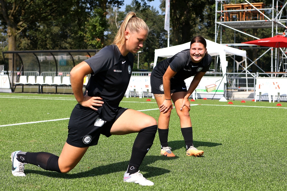 Sturm Damen - UMF Stjarnan
UEFA Champions League Qualifikation, 1. Runde, SK Sturm Graz Damen - UMF Stjarnan, Stadion Schreuserve Enschede, 09.09.2023. 

Foto zeigt Laura Lillholm-Petersen (Sturm Damen) und Tija Sostaric-Karic (Sturm Damen)
