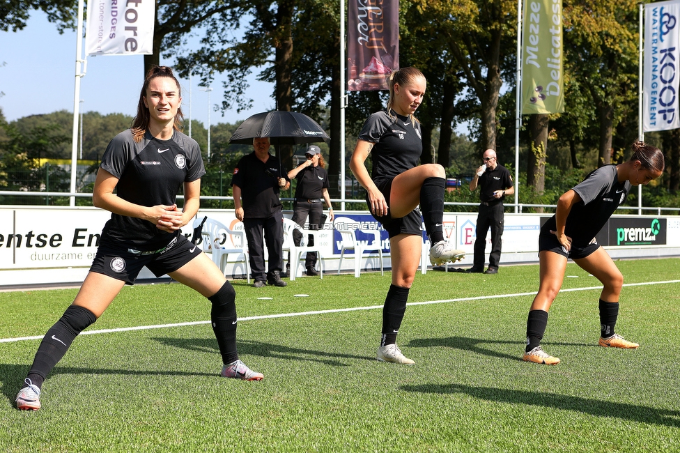 Sturm Damen - UMF Stjarnan
UEFA Champions League Qualifikation, 1. Runde, SK Sturm Graz Damen - UMF Stjarnan, Stadion Schreuserve Enschede, 09.09.2023. 

Foto zeigt Merle Kirschstein (Sturm Damen), Anna Wirnsberger (Sturm Damen) und Jasmin Reichmann (Sturm Damen)
