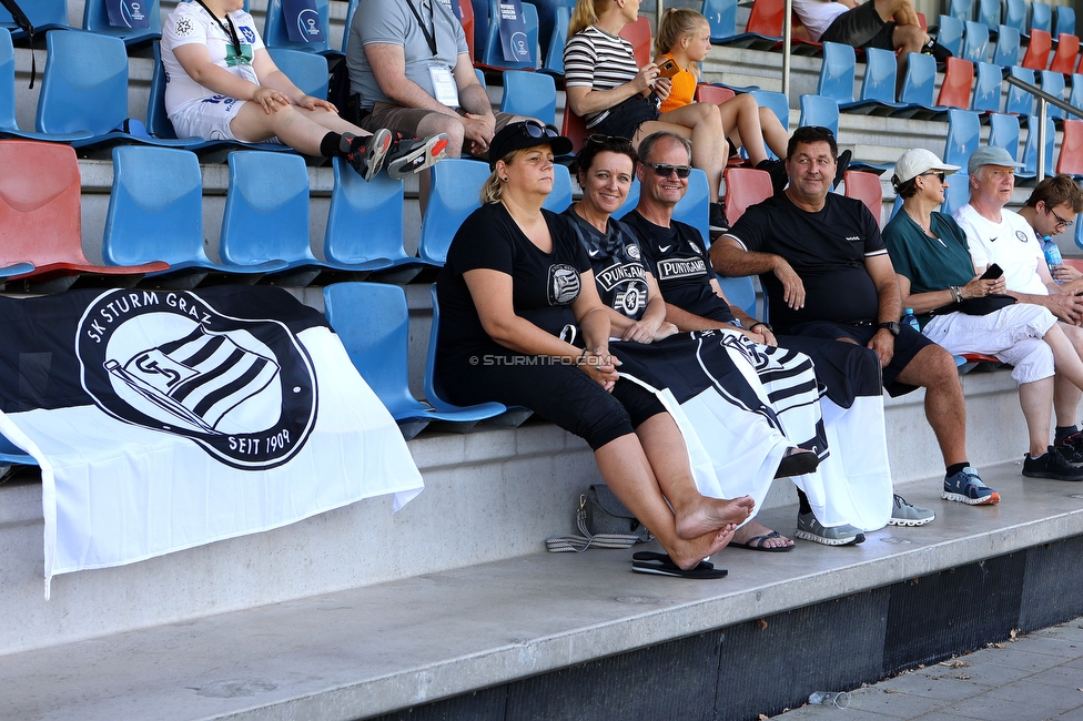 Sturm Damen - UMF Stjarnan
UEFA Champions League Qualifikation, 1. Runde, SK Sturm Graz Damen - UMF Stjarnan, Stadion Schreuserve Enschede, 09.09.2023. 

Foto zeigt Fans von Sturm
