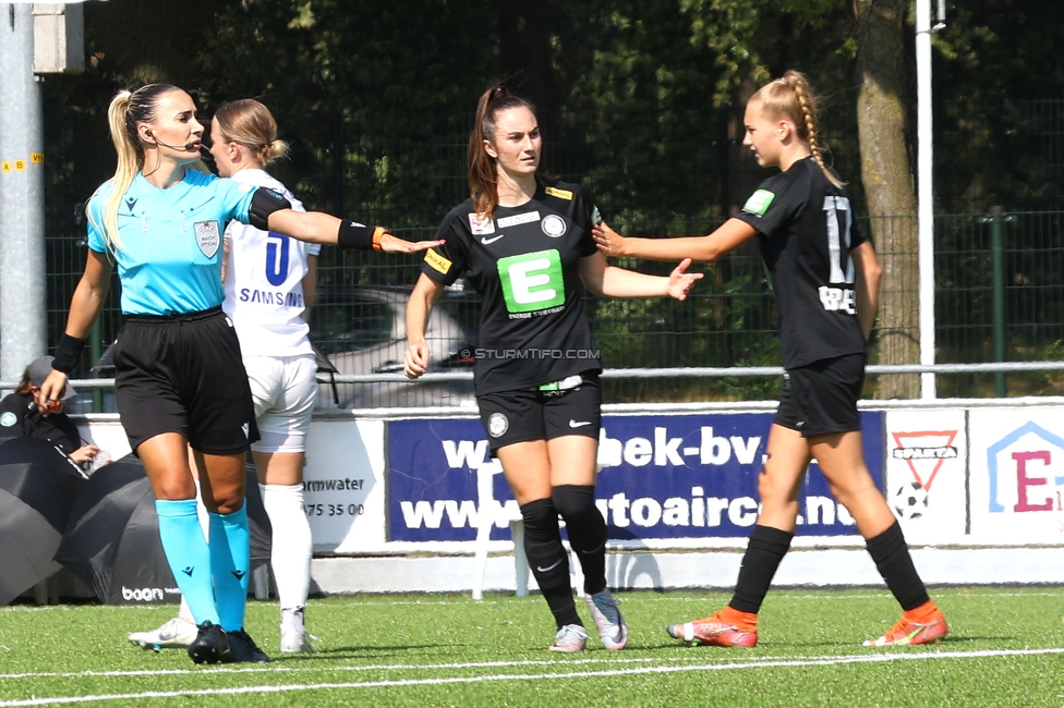 Sturm Damen - UMF Stjarnan
UEFA Champions League Qualifikation, 1. Runde, SK Sturm Graz Damen - UMF Stjarnan, Stadion Schreuserve Enschede, 09.09.2023. 

Foto zeigt Linda Mittermair (Sturm Damen) und Lena Breznik (Sturm Damen)
