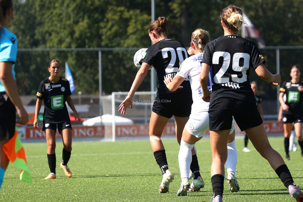 Sturm Damen - UMF Stjarnan
UEFA Champions League Qualifikation, 1. Runde, SK Sturm Graz Damen - UMF Stjarnan, Stadion Schreuserve Enschede, 09.09.2023. 

Foto zeigt Laura Krumboeck (Sturm Damen) und Modesta Uka (Sturm Damen)
